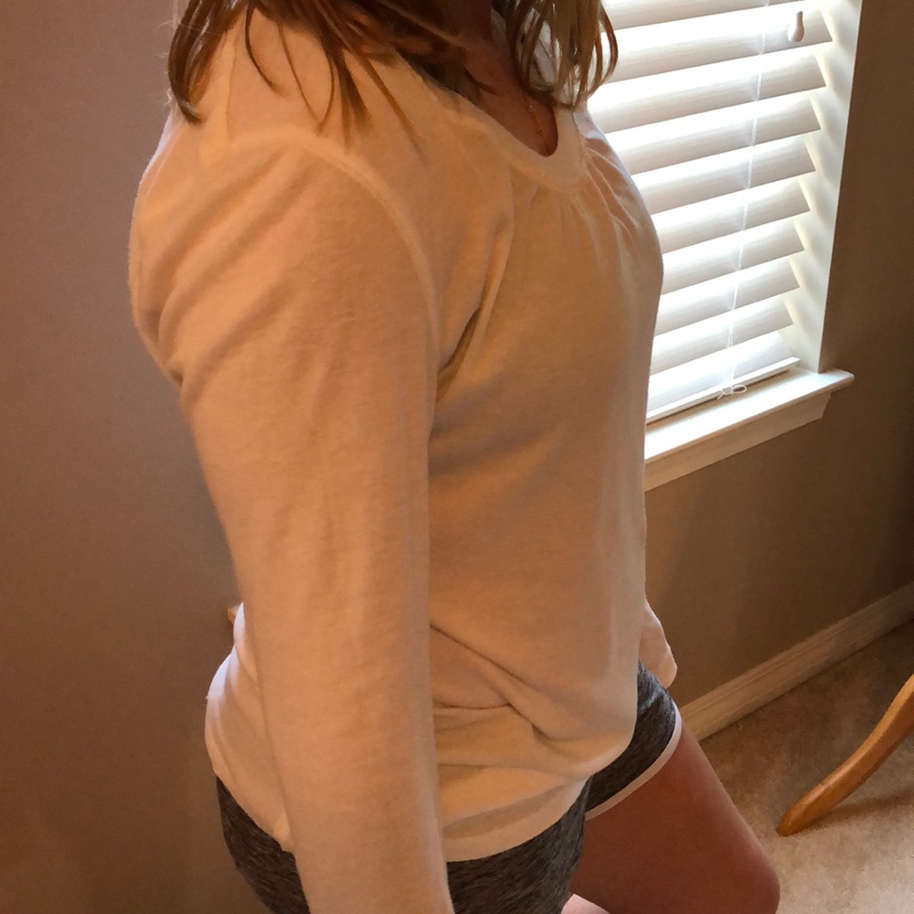 Ladies white shirt - Picture 2 of 2